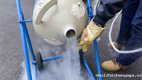 用液氮罐到出液氮